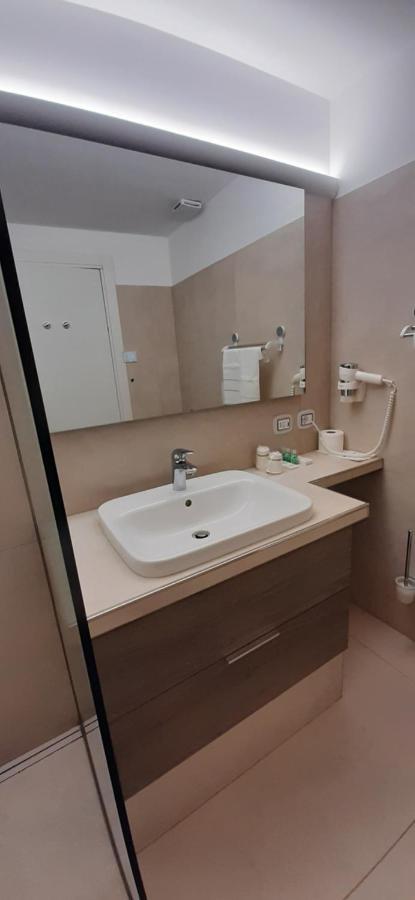Delta Hotel Apartments San Donato Milanese Exteriör bild